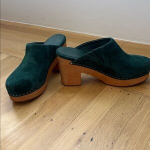 Charlotte Stone Marlo Emerald Green Suede Wooden Block Heel Clogs Size 9